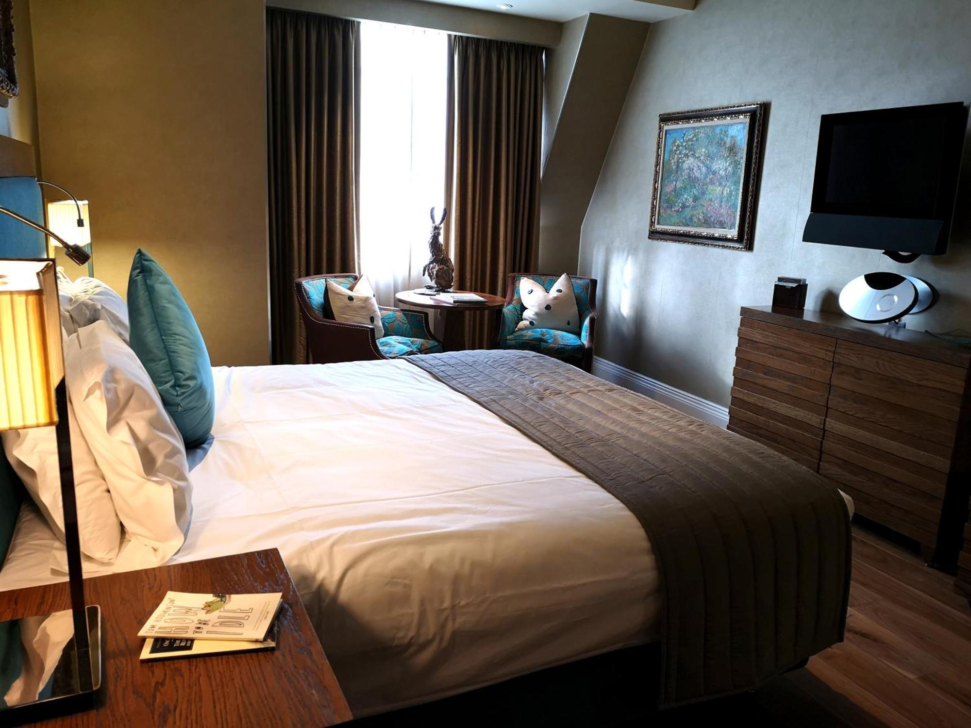 Отель The Roseate Ридинг Экстерьер фото A room at the hotel