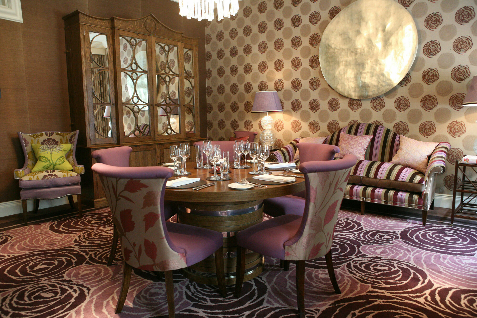 Отель The Roseate Ридинг Экстерьер фото The interior of the restaurant