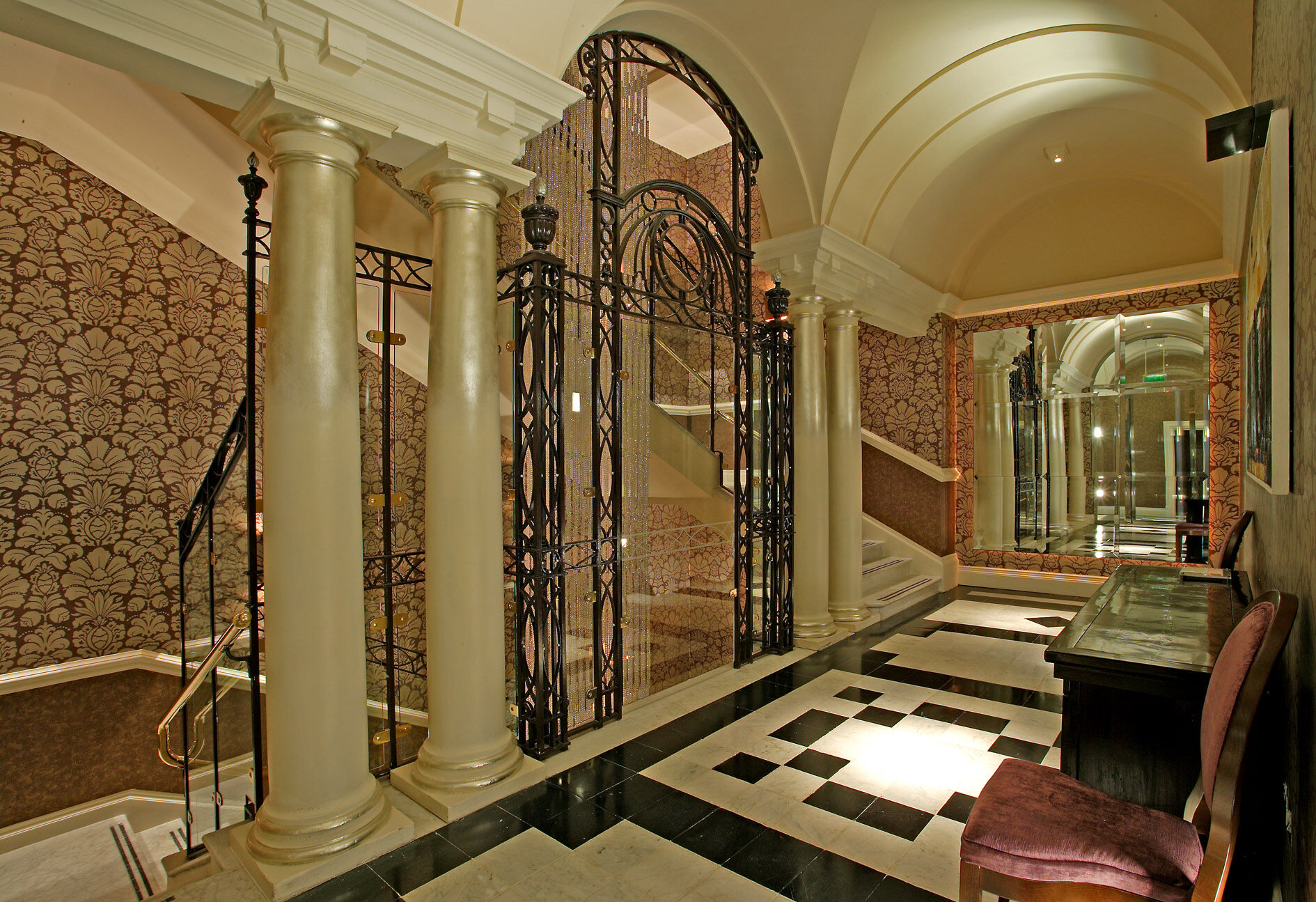 Отель The Roseate Ридинг Экстерьер фото The hotel's lobby
