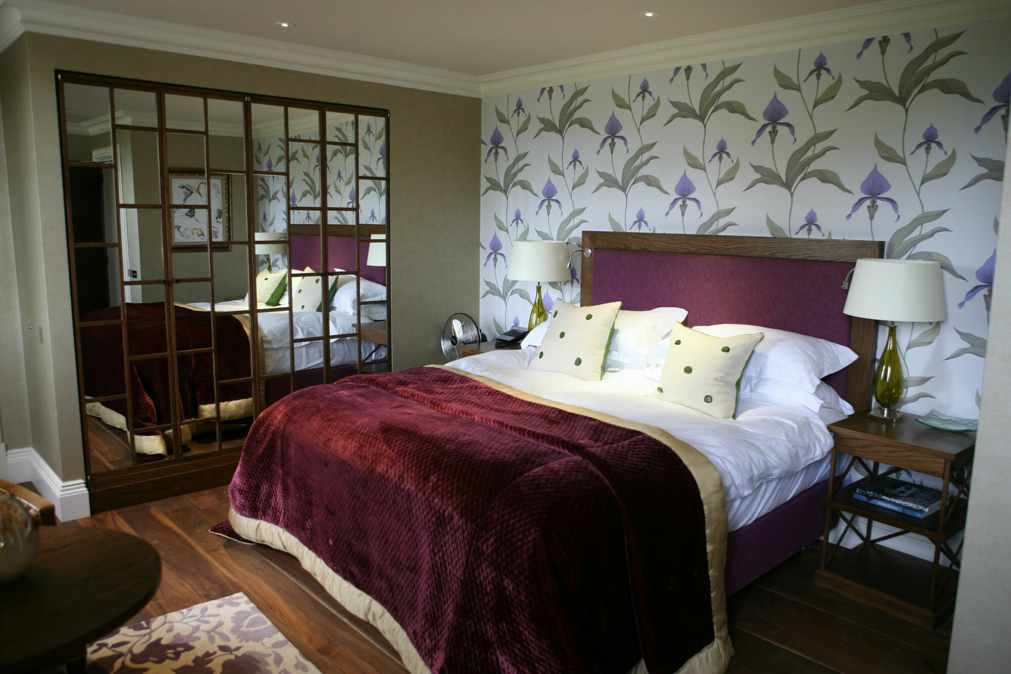 Отель The Roseate Ридинг Экстерьер фото A bedroom at the hotel